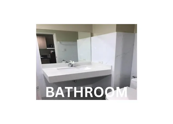 Cozy 1 Bedroom For Long Term Апартаменты *